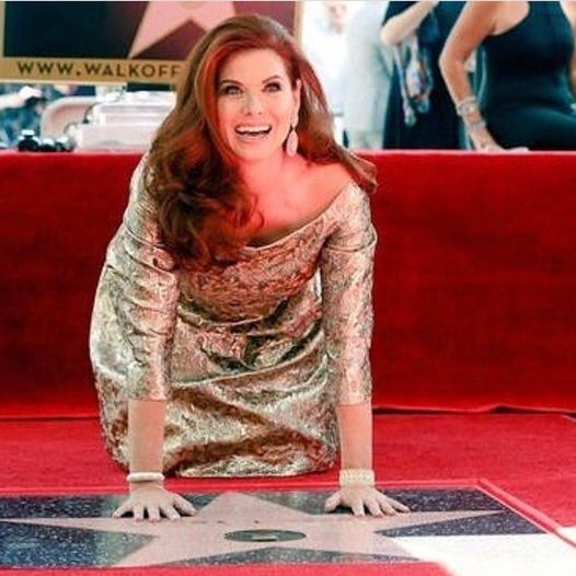 Debra Messing Glamorous Images