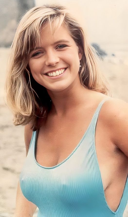 Courtney Thorne Smith 20 Photos